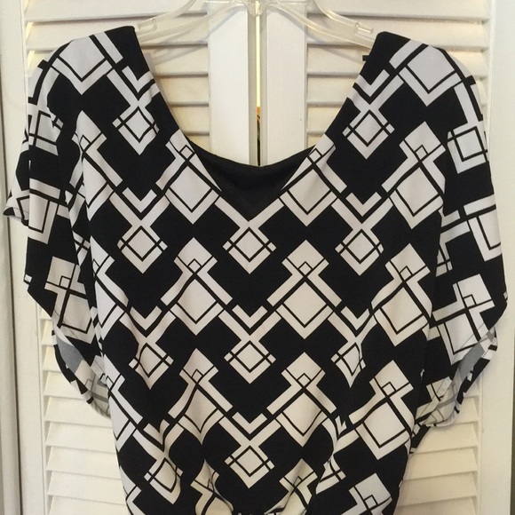 Geometric tunic - Picture 3 of 3